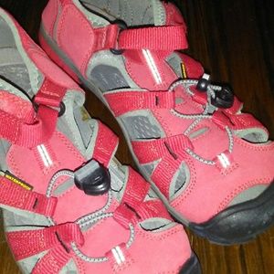 Keen girls sandals. Size 4.